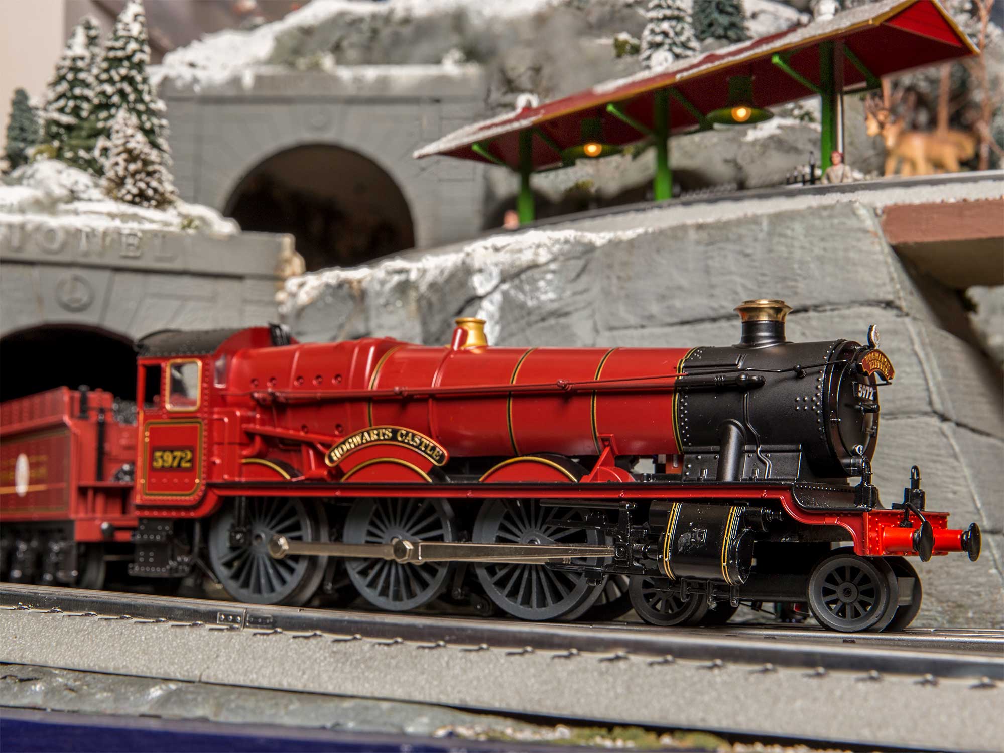 lionel harry potter hogwarts express train set with bluetooth