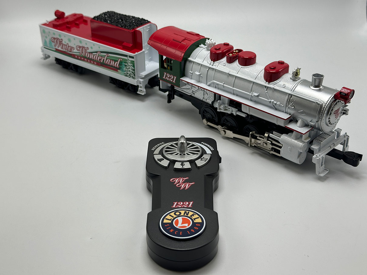 SAMPLE - Winter Wonderland 0-8-0 Engine / Tender / Remote