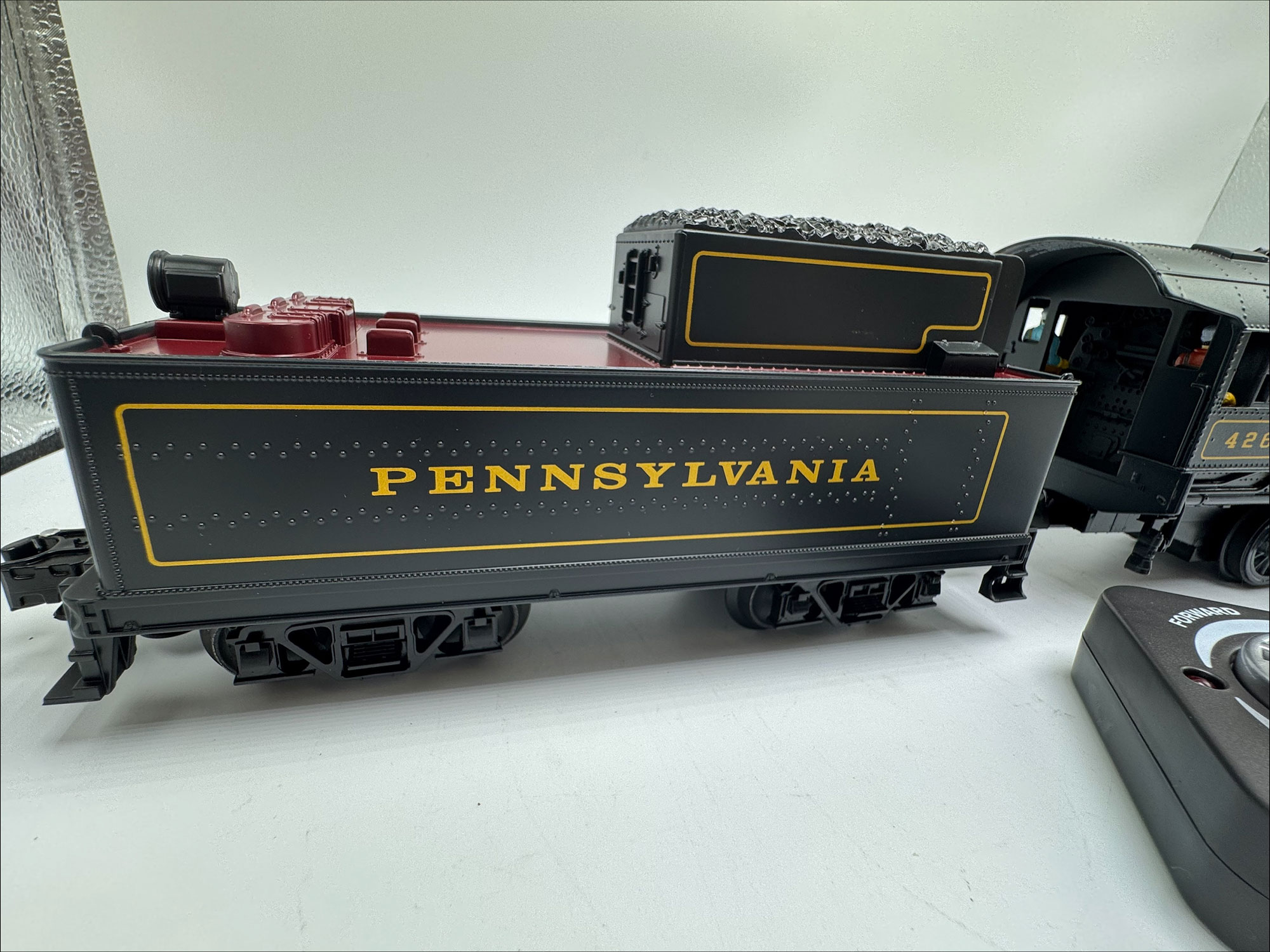 SAMPLE - Pennsylvania Keystone LionChief Locomotive / Tender / Remote