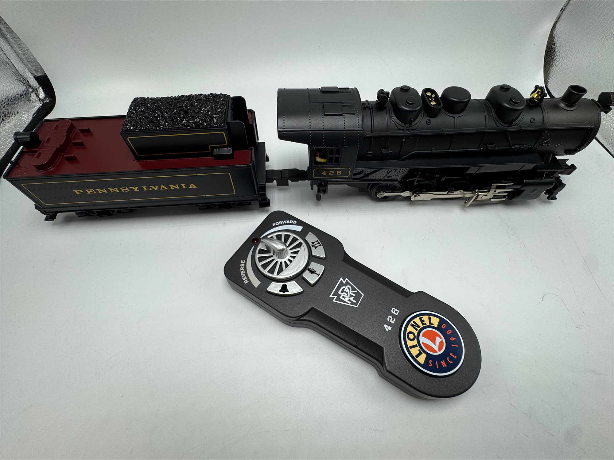SAMPLE - Pennsylvania Keystone LionChief Locomotive / Tender / Remote
