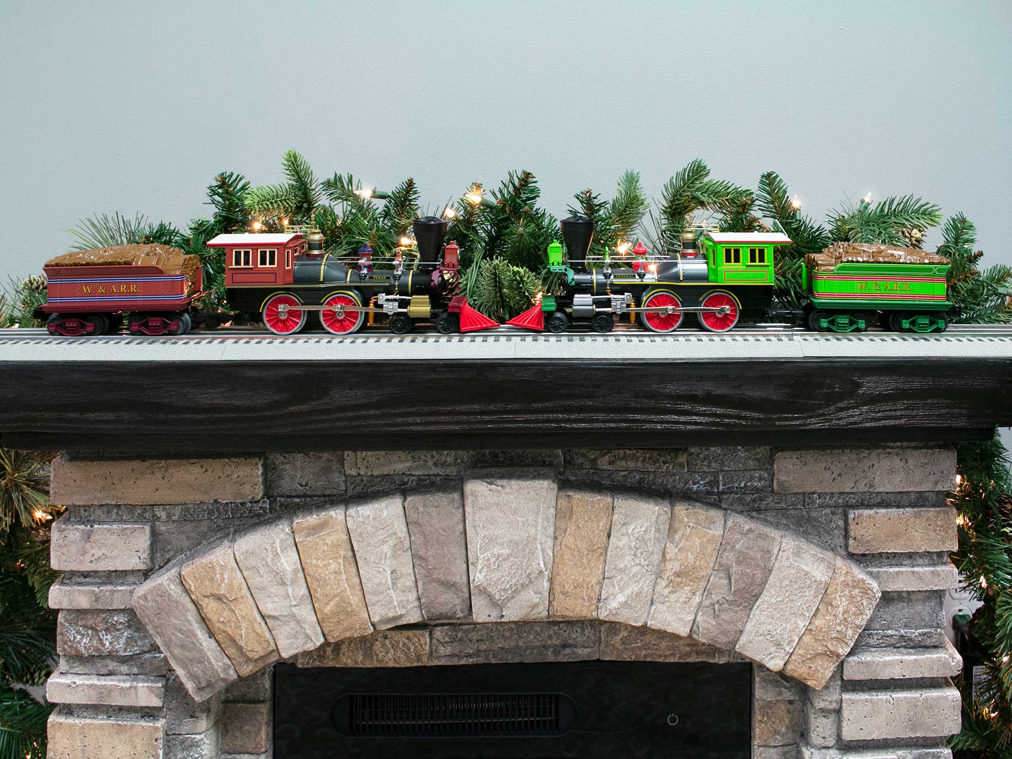 Great Locomotive Chase Deluxe LionChief Bluetooth 5.0 Set