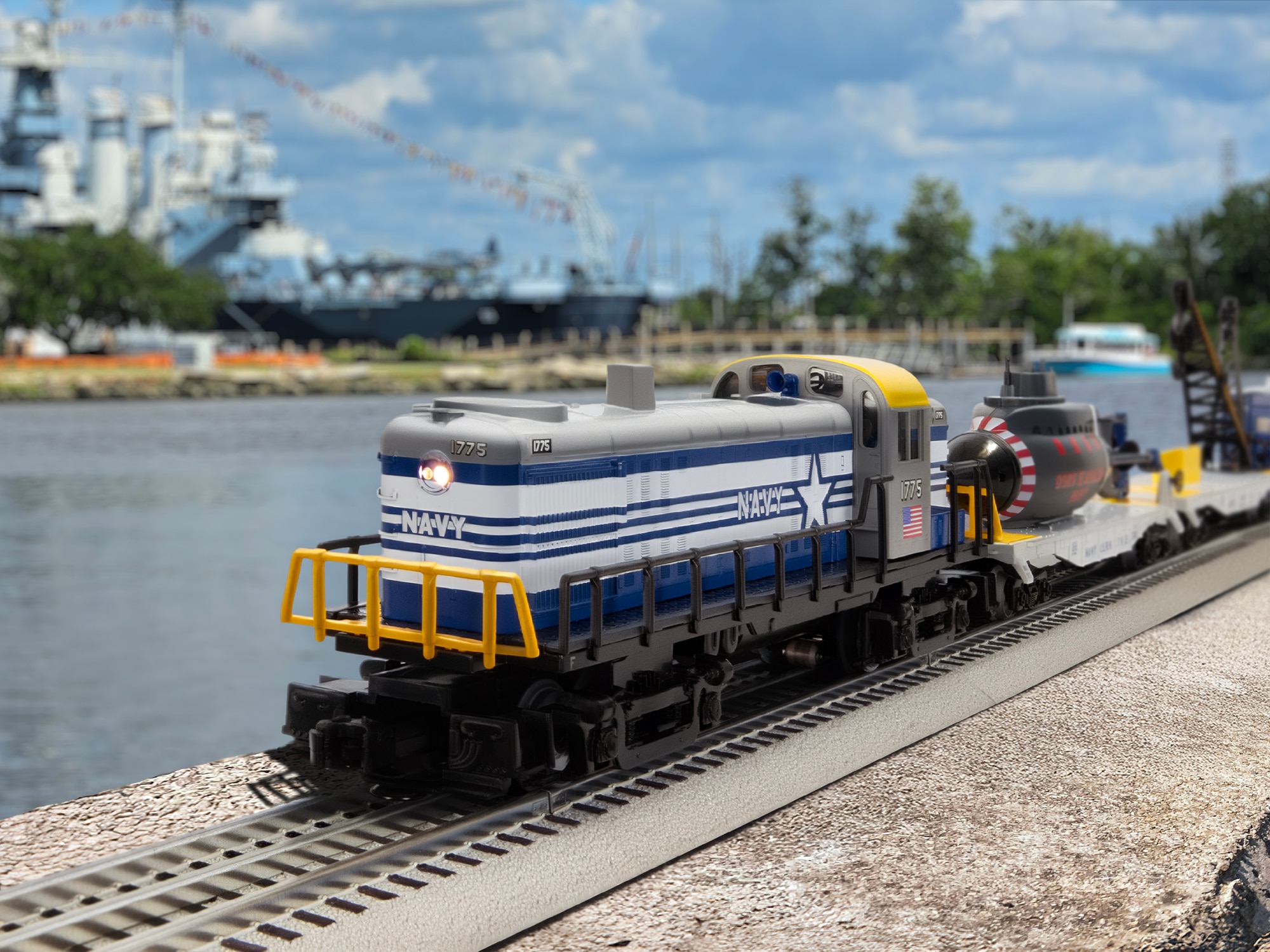 Navy LionChief Freight Set with Bluetooth 5.0