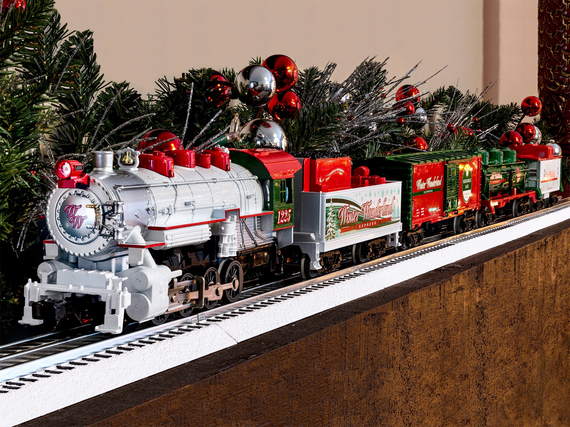 Winter Wonderland LionChief Set with Bluetooth 5.0